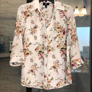 Top,Med. Flower print. Soft flowy fabric